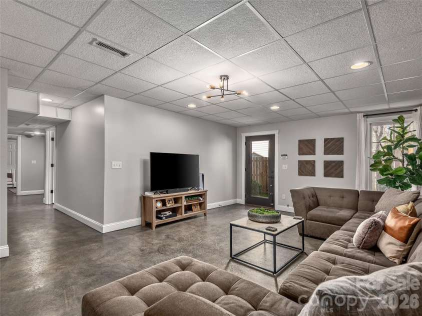 35 White Ash Drive, Asheville, NC 28803.  MLS# CAR4350897, YatesRealty ID 23223. 