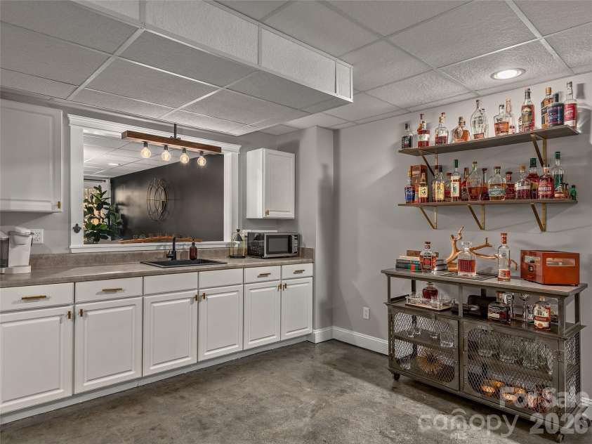 35 White Ash Drive, Asheville, NC 28803.  MLS# CAR4350897, YatesRealty ID 23223. 