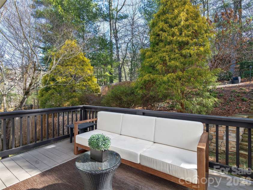 35 White Ash Drive, Asheville, NC 28803.  MLS# CAR4350897, YatesRealty ID 23223. 