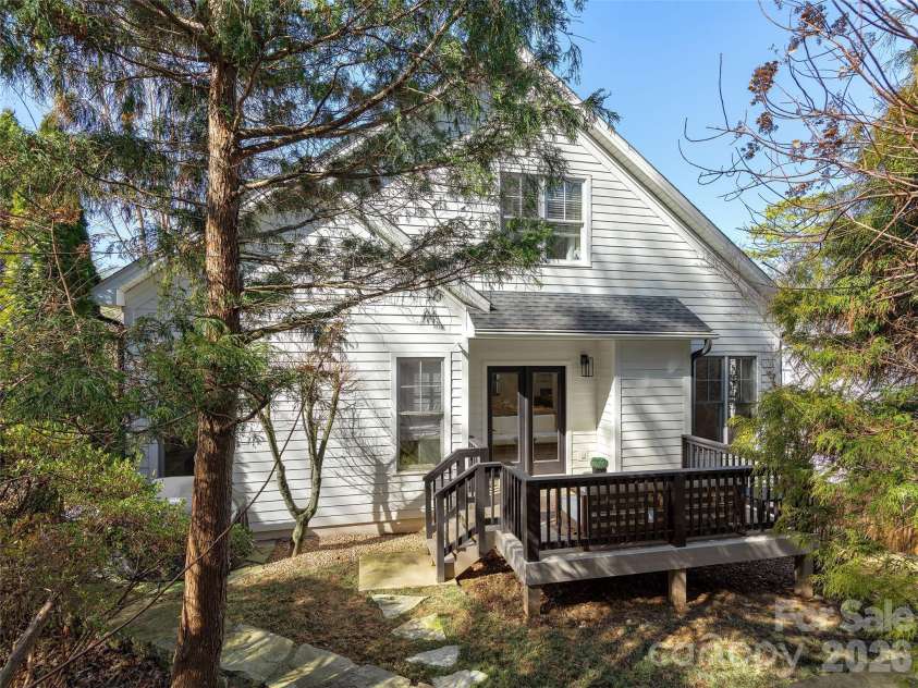 35 White Ash Drive, Asheville, NC 28803.  MLS# CAR4350897, YatesRealty ID 23223. 