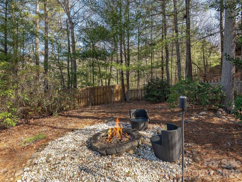 35 White Ash Drive, Asheville, NC 28803.  MLS# CAR4350897, YatesRealty ID 23223. 