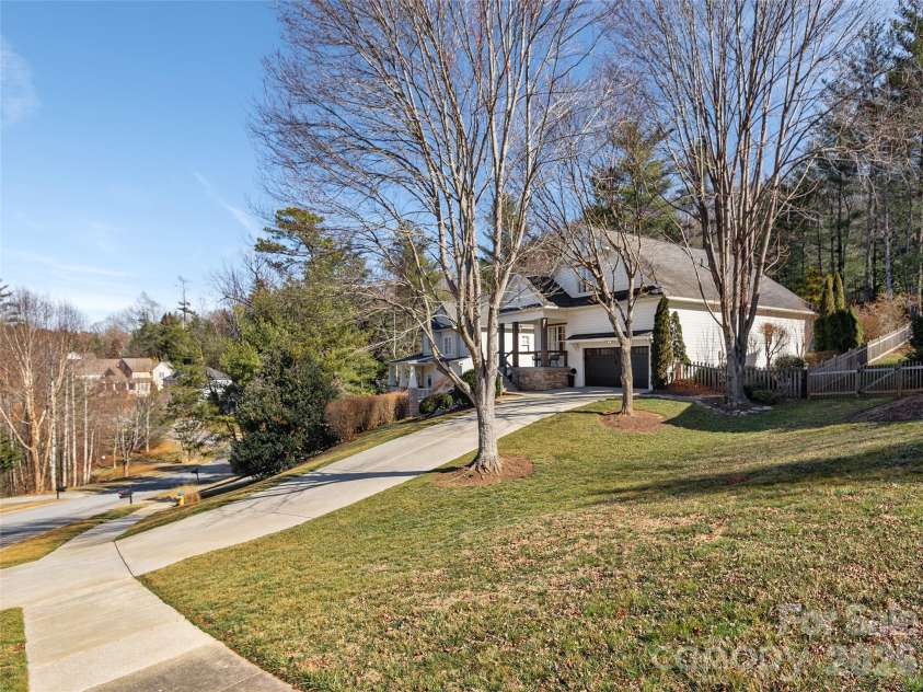 35 White Ash Drive, Asheville, NC 28803.  MLS# CAR4350897, YatesRealty ID 23223. 
