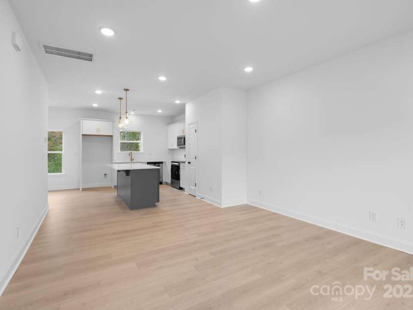 71 Walnut Springs Drive, Asheville, NC 28804.  MLS# CAR4204861, YatesRealty ID 23223. 