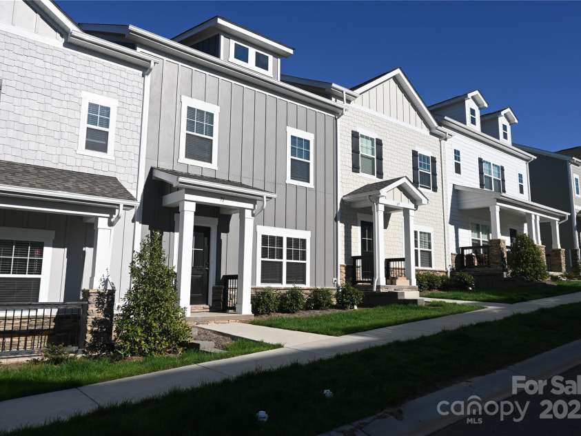 71 Walnut Springs Drive, Asheville, NC 28804.  MLS# CAR4204861, YatesRealty ID 23223. 