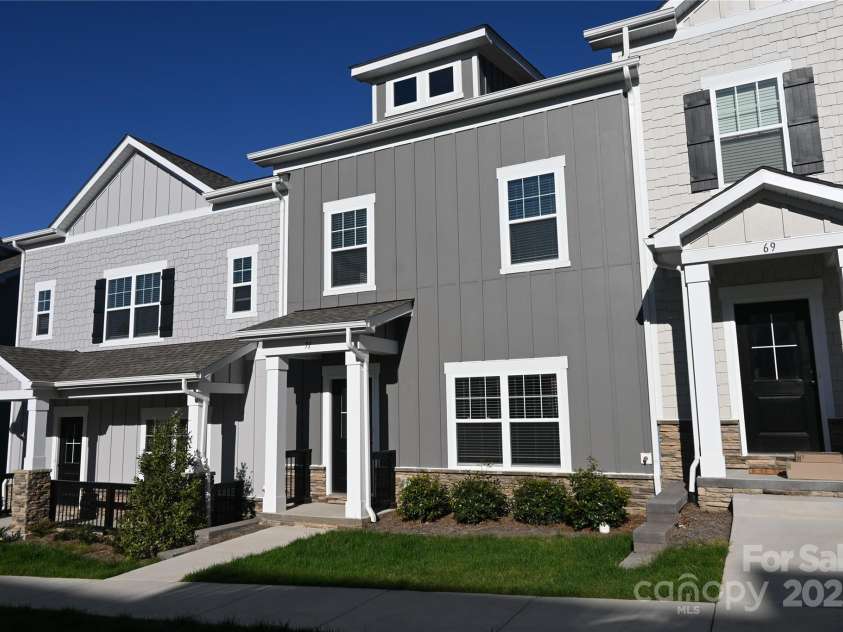 71 Walnut Springs Drive, Asheville, NC 28804.  MLS# CAR4204861, YatesRealty ID 23223. 