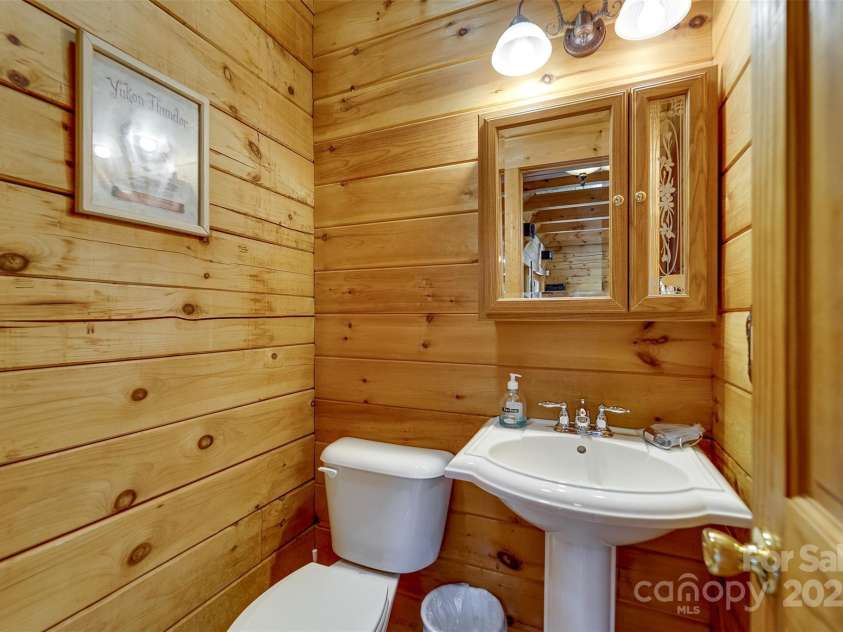 561 Signal Ridge, Sylva, NC 28779.  MLS# CAR4261351, YatesRealty ID 23224. 