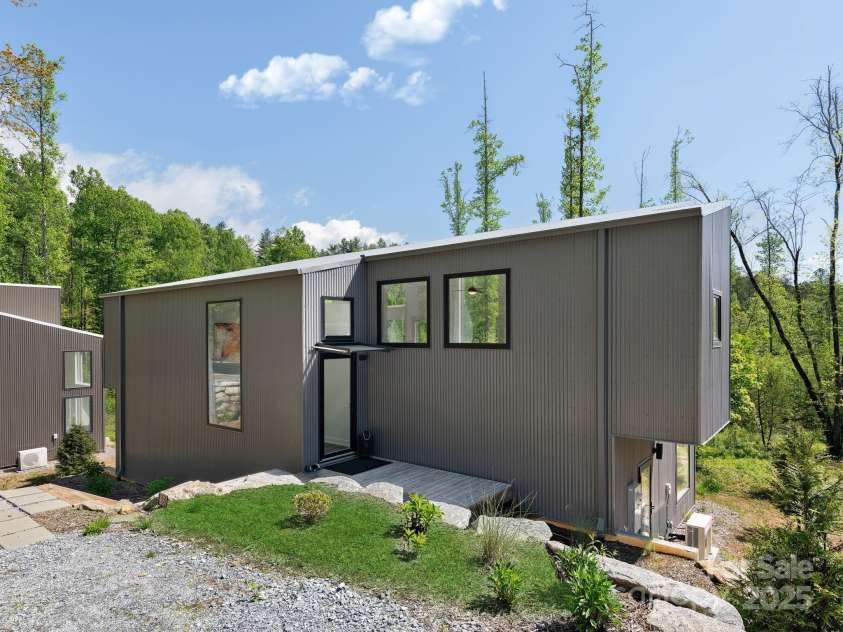 85 Fork Trail, Lake Toxaway, NC 28747.  MLS# CAR4259087, YatesRealty ID 23225. 