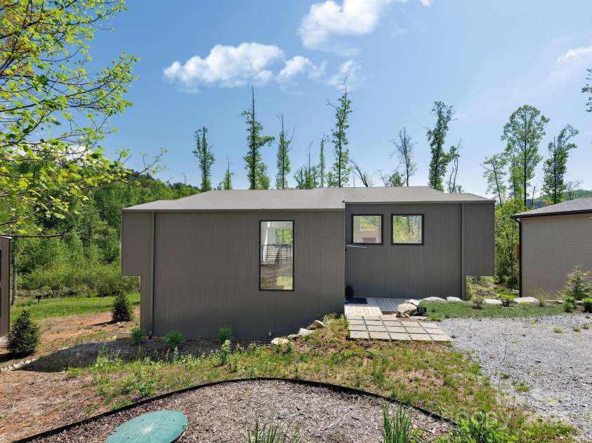 85 Fork Trail, Lake Toxaway, NC 28747.  MLS# CAR4259087, YatesRealty ID 23225. 