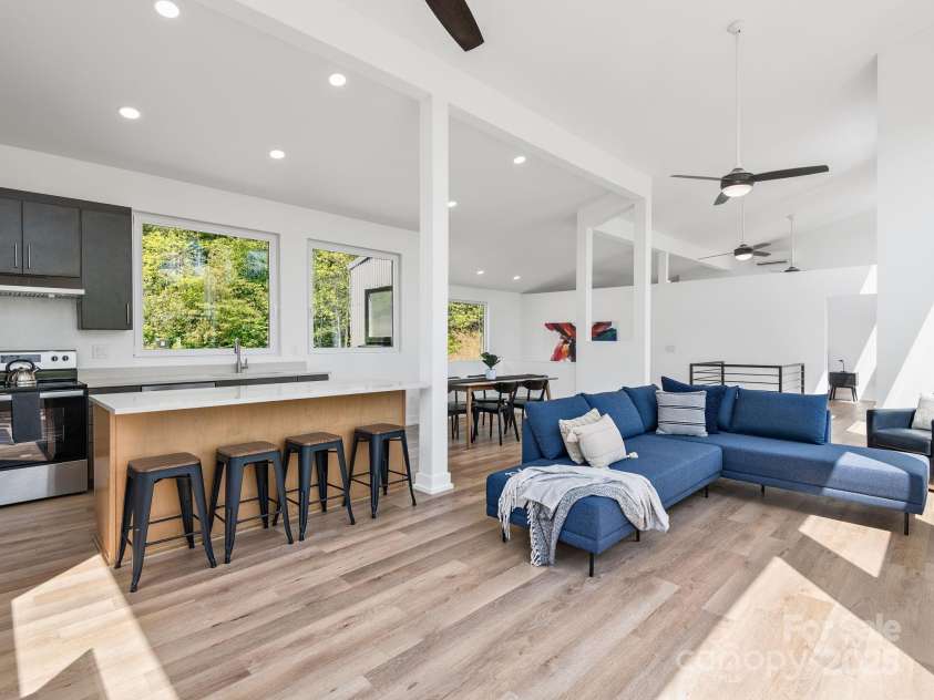 85 Fork Trail, Lake Toxaway, NC 28747.  MLS# CAR4259087, YatesRealty ID 23225. 