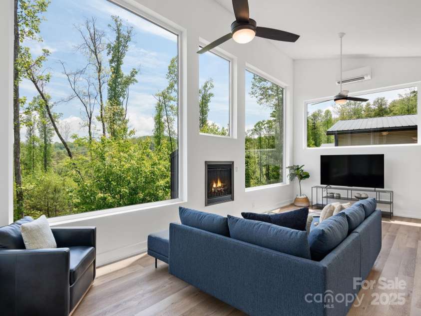 85 Fork Trail, Lake Toxaway, NC 28747.  MLS# CAR4259087, YatesRealty ID 23225. 