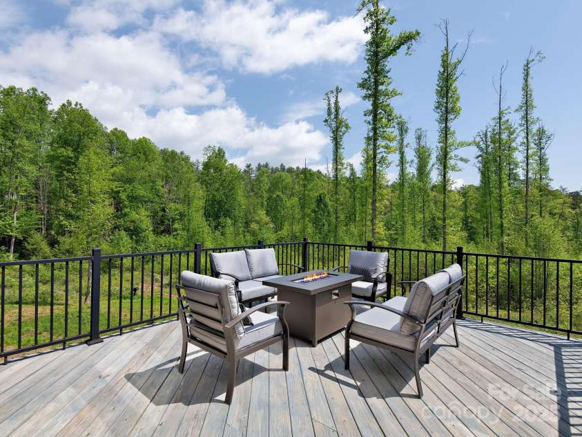 85 Fork Trail, Lake Toxaway, NC 28747.  MLS# CAR4259087, YatesRealty ID 23225. 