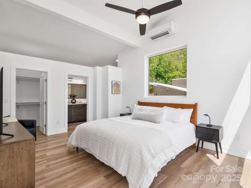 85 Fork Trail, Lake Toxaway, NC 28747.  MLS# CAR4259087, YatesRealty ID 23225. 