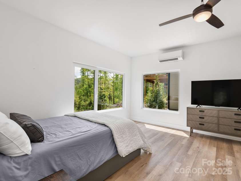 85 Fork Trail, Lake Toxaway, NC 28747.  MLS# CAR4259087, YatesRealty ID 23225. 