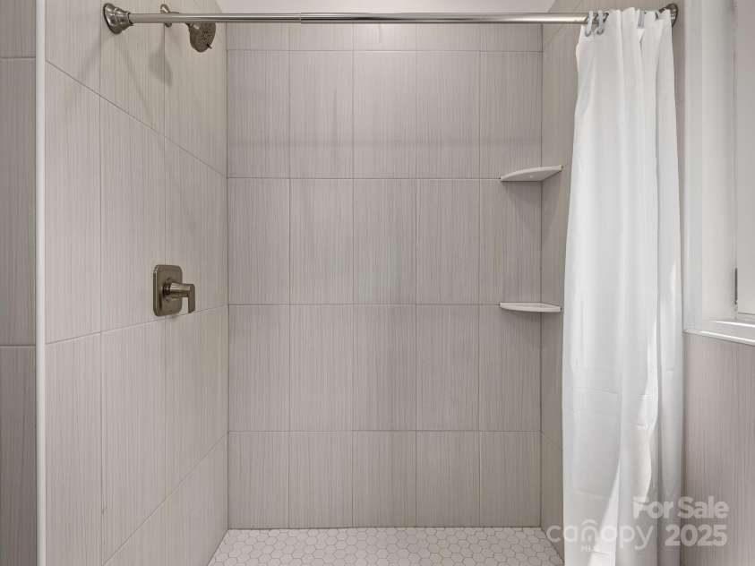 85 Fork Trail, Lake Toxaway, NC 28747.  MLS# CAR4259087, YatesRealty ID 23225. 