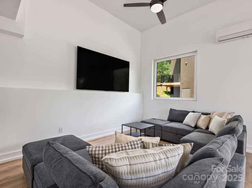 85 Fork Trail, Lake Toxaway, NC 28747.  MLS# CAR4259087, YatesRealty ID 23225. 