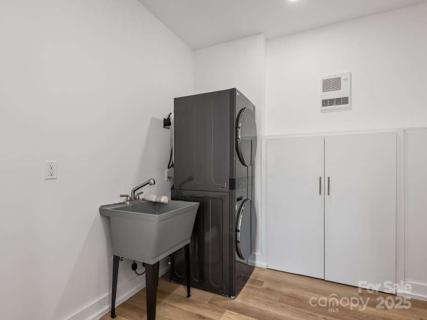 85 Fork Trail, Lake Toxaway, NC 28747.  MLS# CAR4259087, YatesRealty ID 23225. 