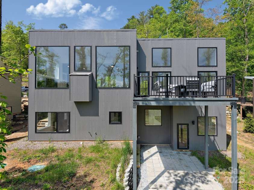 85 Fork Trail, Lake Toxaway, NC 28747.  MLS# CAR4259087, YatesRealty ID 23225. 