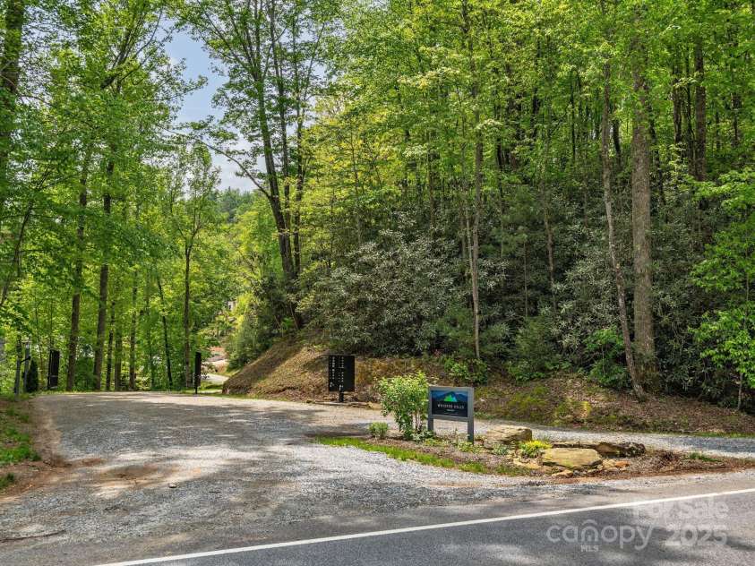 85 Fork Trail, Lake Toxaway, NC 28747.  MLS# CAR4259087, YatesRealty ID 23225. 