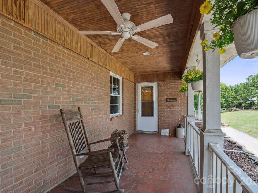 14411 Eastfield Road, Huntersville, NC 28078.  MLS# CAR4273593, YatesRealty ID 23226. Double vanity