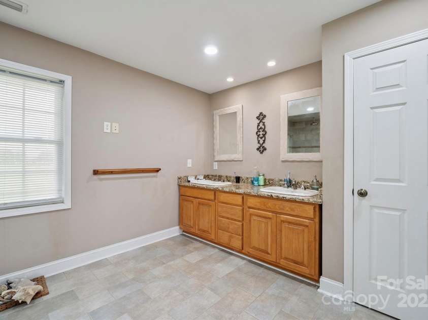 14411 Eastfield Road, Huntersville, NC 28078.  MLS# CAR4273593, YatesRealty ID 23226. Double vanity