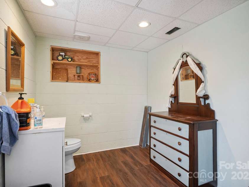 14411 Eastfield Road, Huntersville, NC 28078.  MLS# CAR4273593, YatesRealty ID 23226. Half bath in lower level