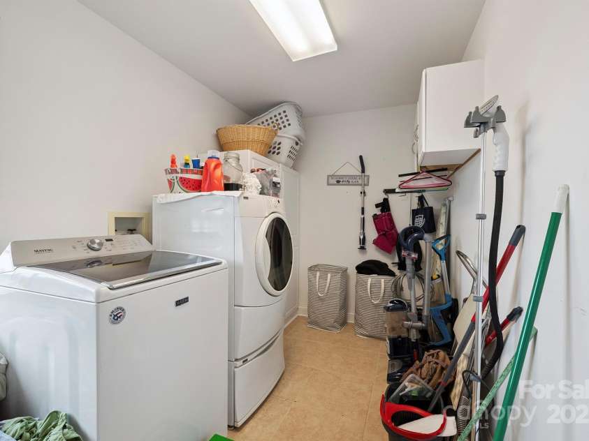 14411 Eastfield Road, Huntersville, NC 28078.  MLS# CAR4273593, YatesRealty ID 23226. Large Laundry