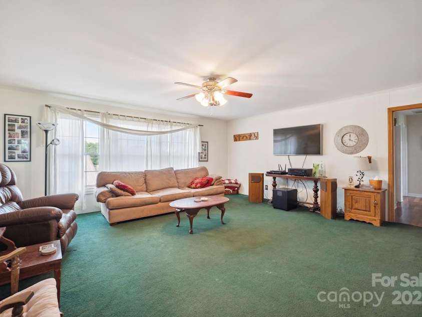 14411 Eastfield Road, Huntersville, NC 28078.  MLS# CAR4273593, YatesRealty ID 23226. Open floor plan