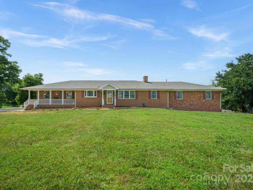 14411 Eastfield Road, Huntersville, NC 28078.  MLS# CAR4273593, YatesRealty ID 23226. Welcome to 14411 Eastfield Road