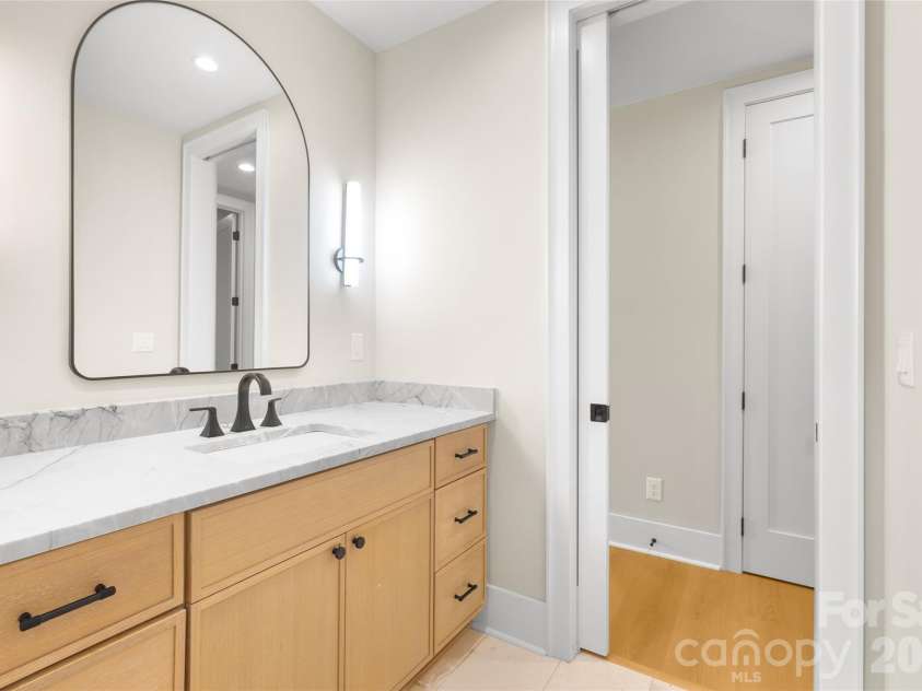 3526 Craig Avenue, Charlotte, NC 28211.  MLS# CAR4378596, YatesRealty ID 23226. Basement Full Bathroom