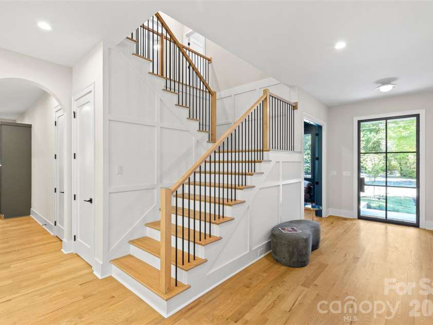 3526 Craig Avenue, Charlotte, NC 28211.  MLS# CAR4378596, YatesRealty ID 23226. Entrance/Stairs to second level