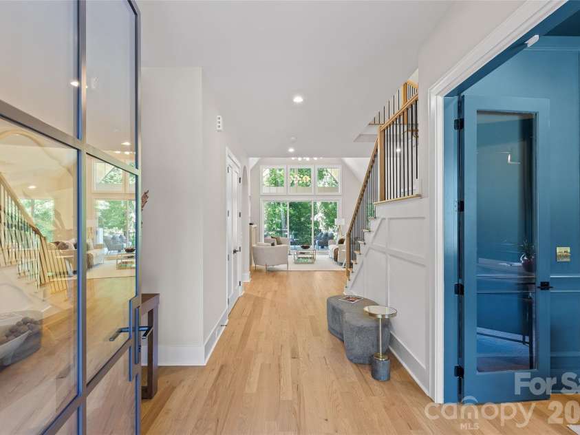 3526 Craig Avenue, Charlotte, NC 28211.  MLS# CAR4378596, YatesRealty ID 23226. Foyer