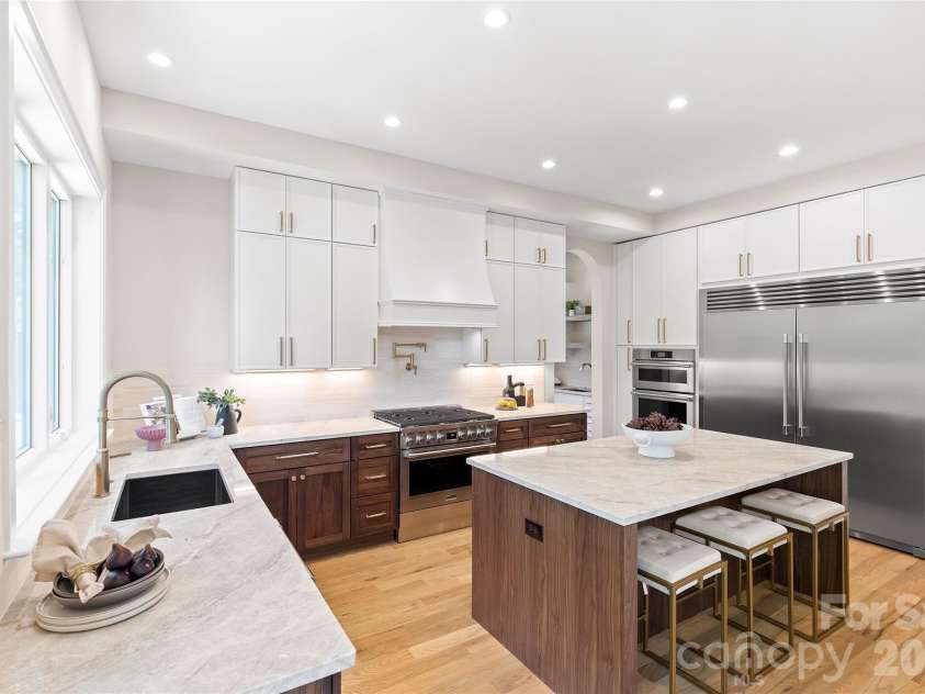 3526 Craig Avenue, Charlotte, NC 28211.  MLS# CAR4378596, YatesRealty ID 23226. Kitchen