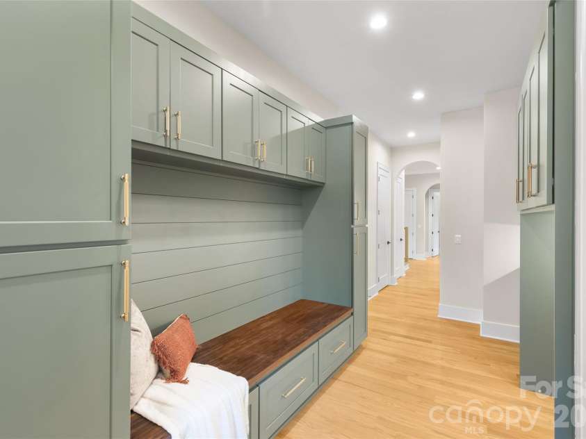 3526 Craig Avenue, Charlotte, NC 28211.  MLS# CAR4378596, YatesRealty ID 23226. Mudroom/Laundry