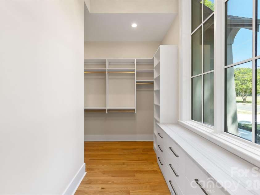 3526 Craig Avenue, Charlotte, NC 28211.  MLS# CAR4378596, YatesRealty ID 23226. Primary Closet