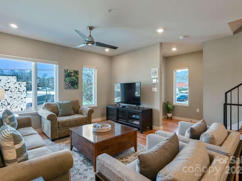 247 Short Coxe Avenue, Asheville, NC 28801.  MLS# CAR4260832, YatesRealty ID 23227. 