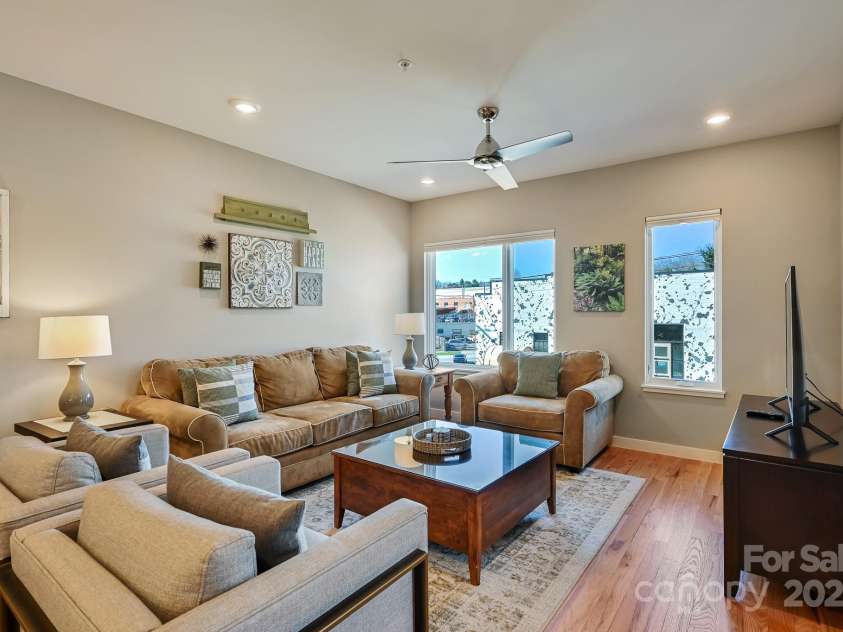 247 Short Coxe Avenue, Asheville, NC 28801.  MLS# CAR4260832, YatesRealty ID 23227. 