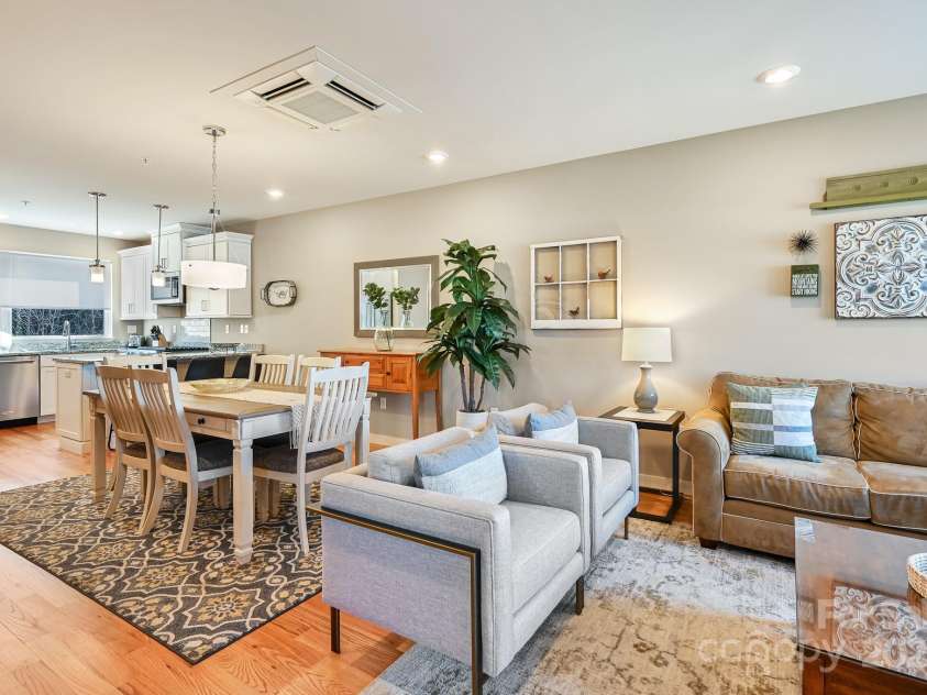 247 Short Coxe Avenue, Asheville, NC 28801.  MLS# CAR4260832, YatesRealty ID 23227. 