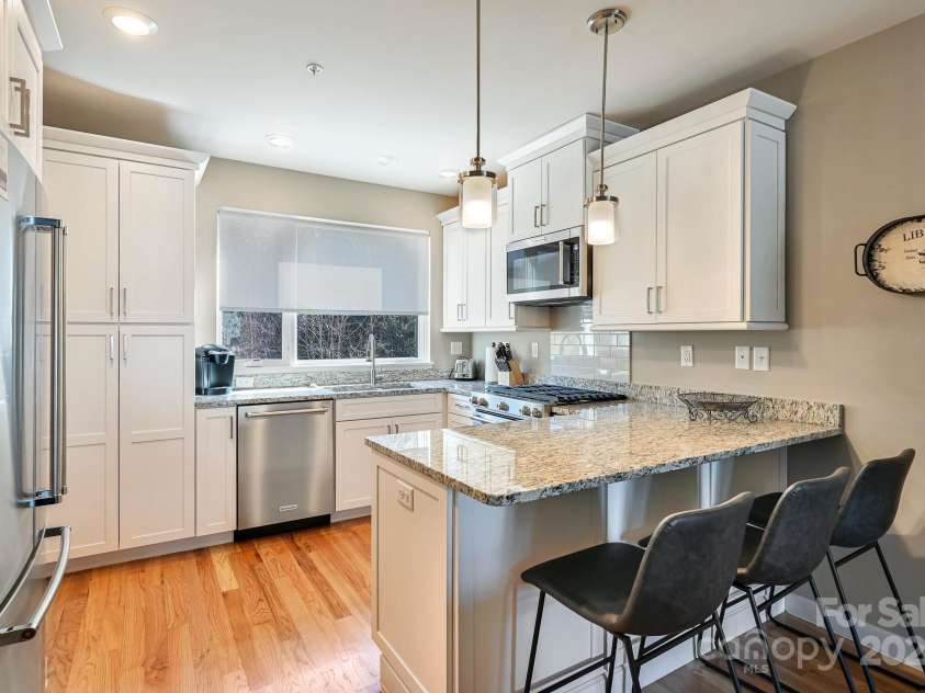 247 Short Coxe Avenue, Asheville, NC 28801.  MLS# CAR4260832, YatesRealty ID 23227. 