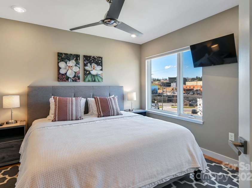 247 Short Coxe Avenue, Asheville, NC 28801.  MLS# CAR4260832, YatesRealty ID 23227. 