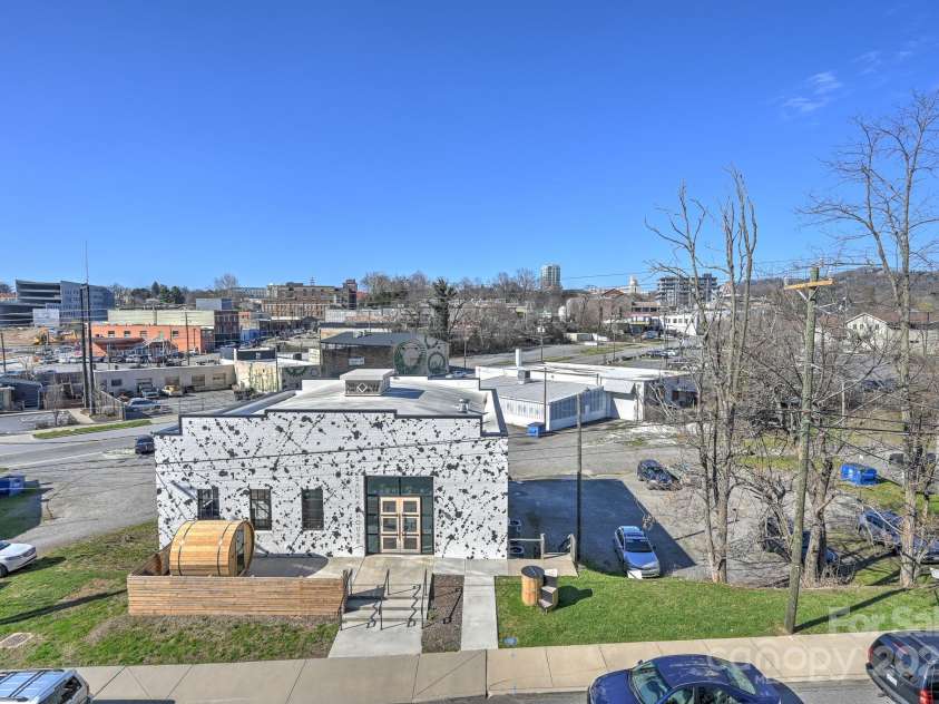 247 Short Coxe Avenue, Asheville, NC 28801.  MLS# CAR4260832, YatesRealty ID 23227. 