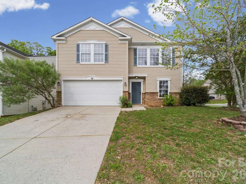 2902 Royal Fern Lane, Charlotte, NC 28215.  MLS# CAR4366975, YatesRealty ID 23227. 