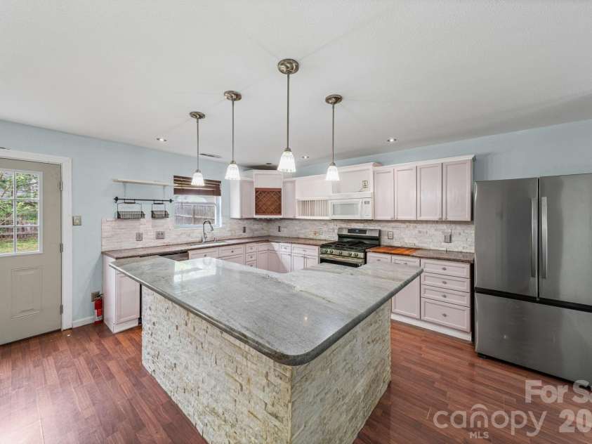 2902 Royal Fern Lane, Charlotte, NC 28215.  MLS# CAR4366975, YatesRealty ID 23227. 
