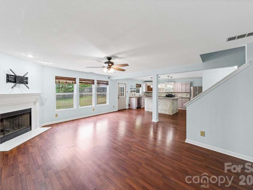 2902 Royal Fern Lane, Charlotte, NC 28215.  MLS# CAR4366975, YatesRealty ID 23227. 