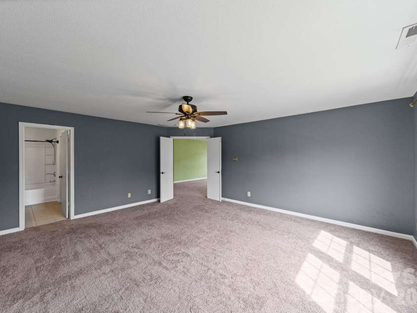 2902 Royal Fern Lane, Charlotte, NC 28215.  MLS# CAR4366975, YatesRealty ID 23227. 