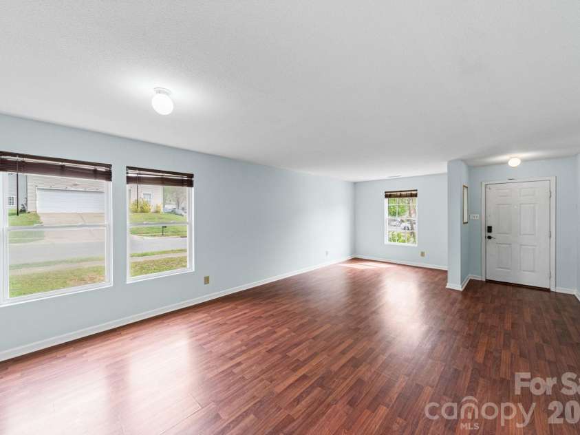2902 Royal Fern Lane, Charlotte, NC 28215.  MLS# CAR4366975, YatesRealty ID 23227. 