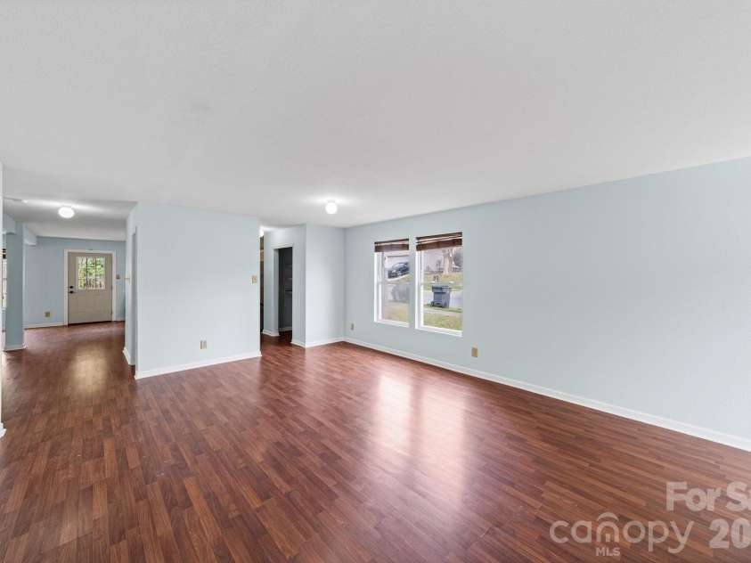 2902 Royal Fern Lane, Charlotte, NC 28215.  MLS# CAR4366975, YatesRealty ID 23227. 