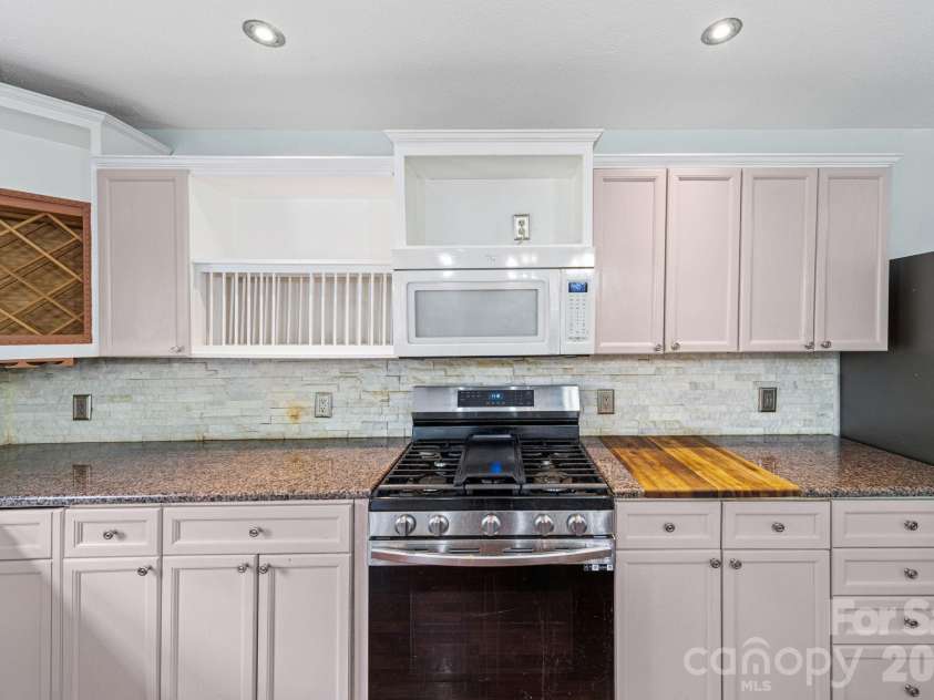 2902 Royal Fern Lane, Charlotte, NC 28215.  MLS# CAR4366975, YatesRealty ID 23227. 