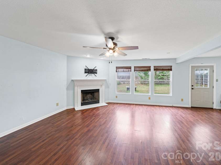 2902 Royal Fern Lane, Charlotte, NC 28215.  MLS# CAR4366975, YatesRealty ID 23227. 
