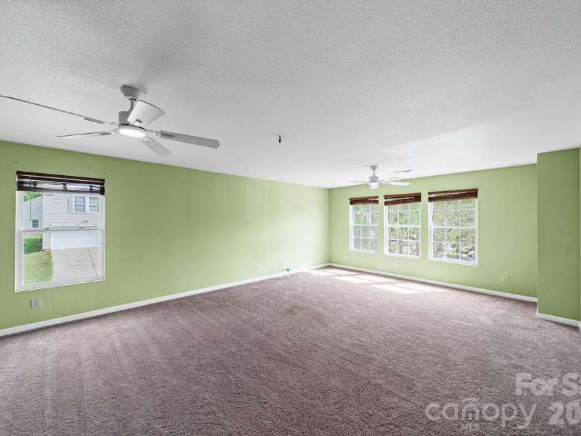 2902 Royal Fern Lane, Charlotte, NC 28215.  MLS# CAR4366975, YatesRealty ID 23227. 
