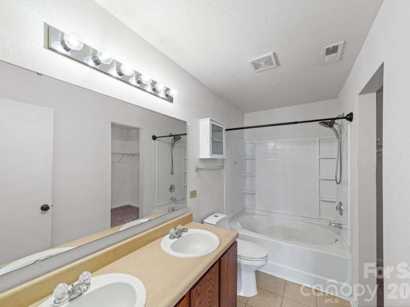 2902 Royal Fern Lane, Charlotte, NC 28215.  MLS# CAR4366975, YatesRealty ID 23227. 